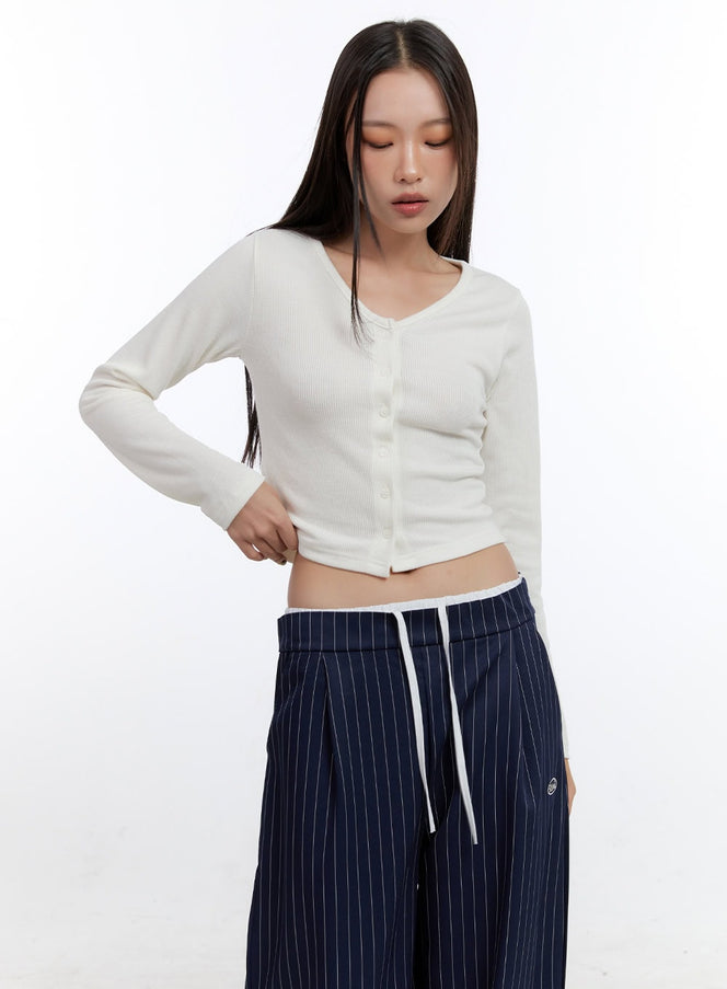 v-neck-buttoned-crop-cardigan-co431 / White