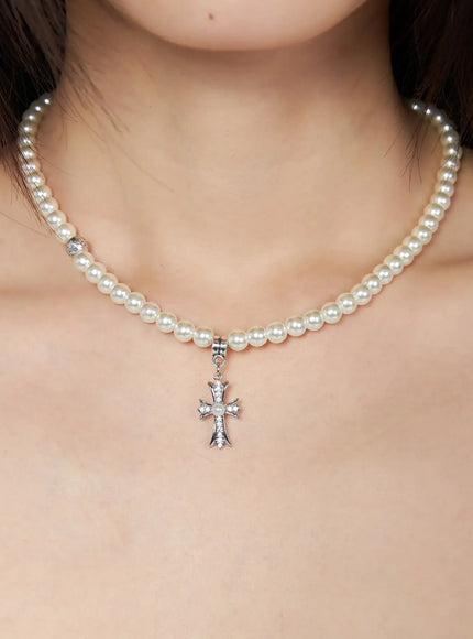 pearl-necklace-with-cross-pendant-iy520 / White