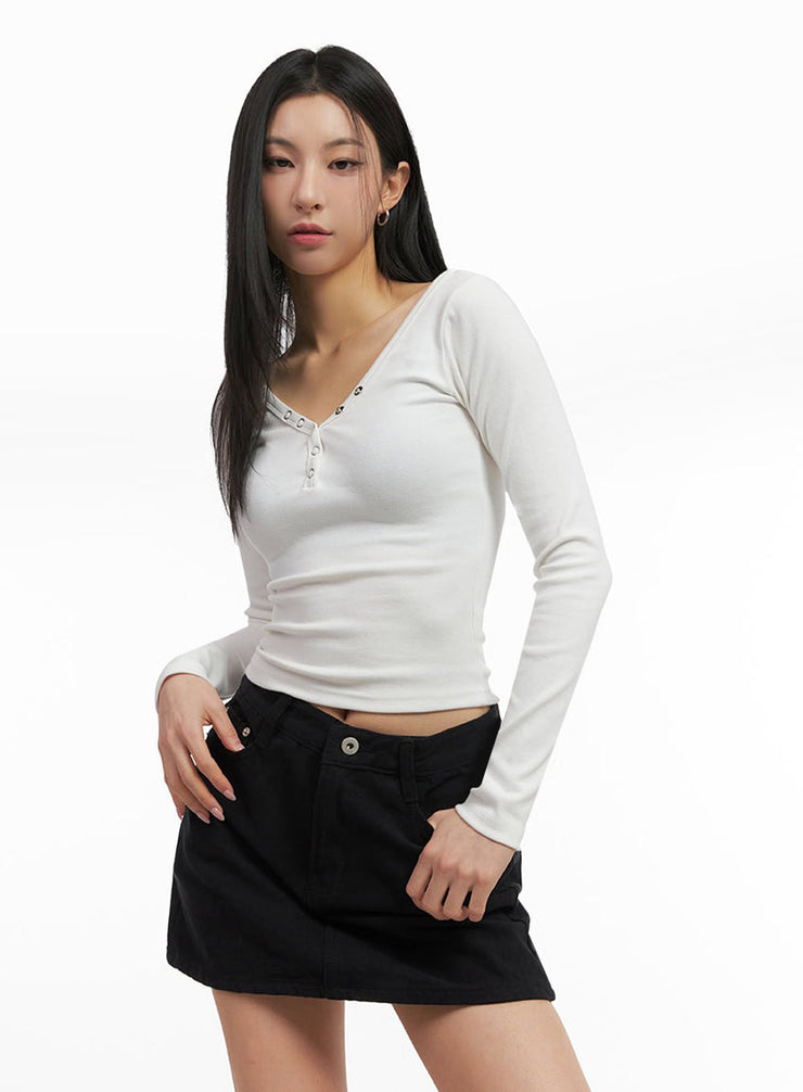 Buttoned Slim-Fit V-Neck Crop Top ID431