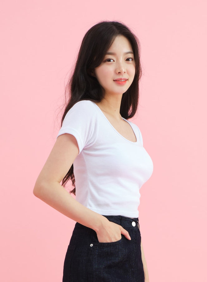 Deep Round Neck Basic Crop T-Shirt BU5