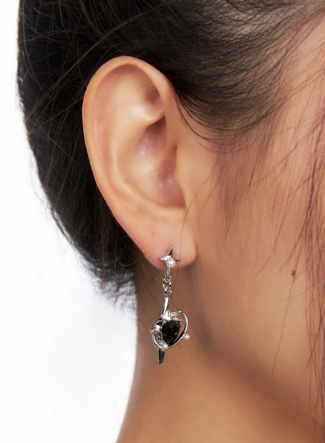 gothic-cubic-drop-earrings-co514 / Black