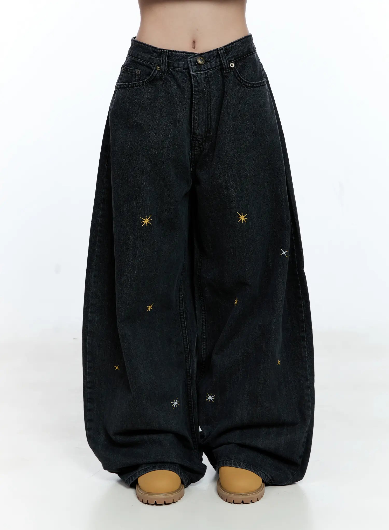 wynter-star-embroidered-denim-jeans-cg507 / Black