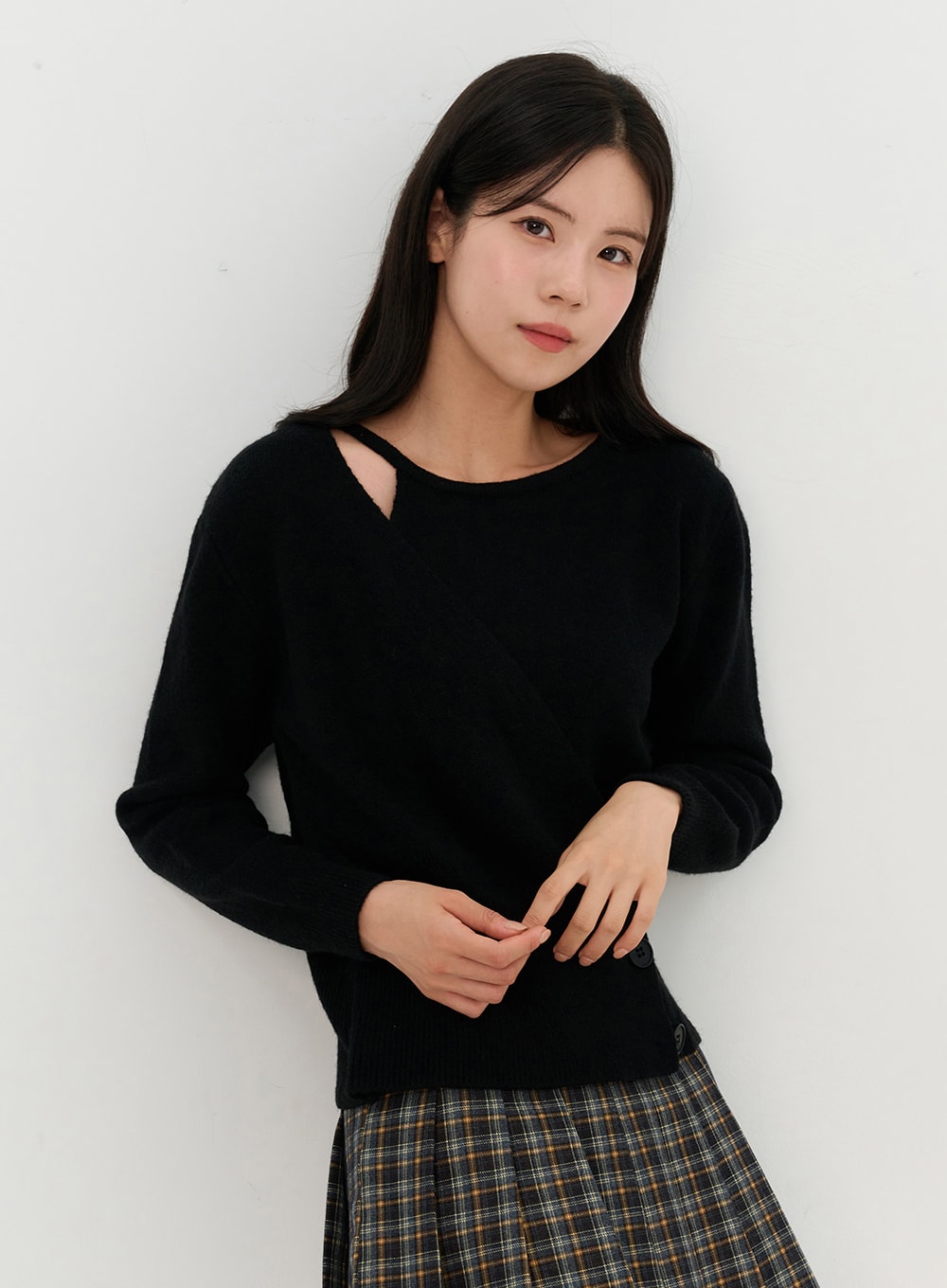 unbalanced-buttoned-sweater-oo327 / Black
