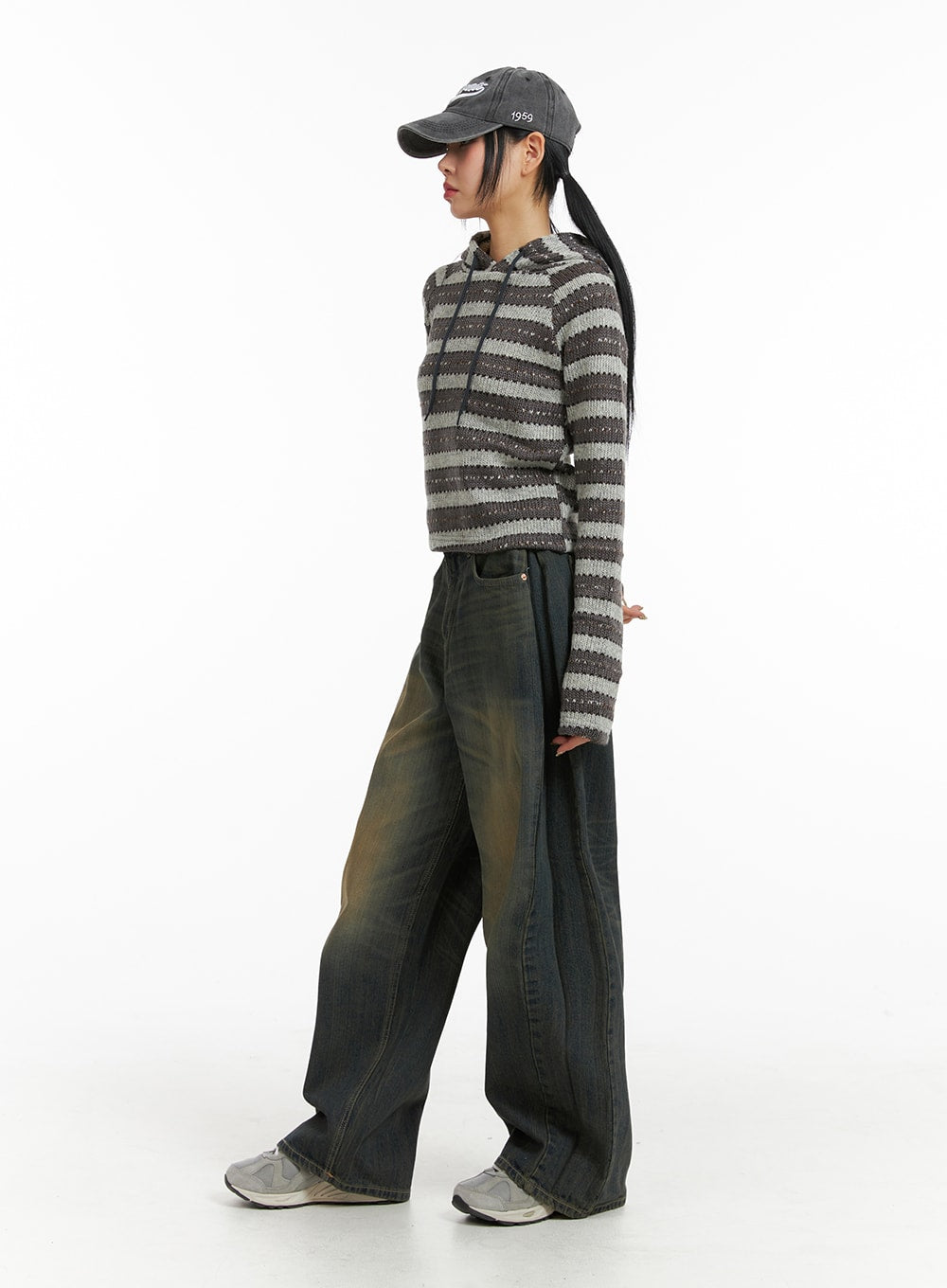mid-waist-washed-button-wide-leg-jeans-cj411