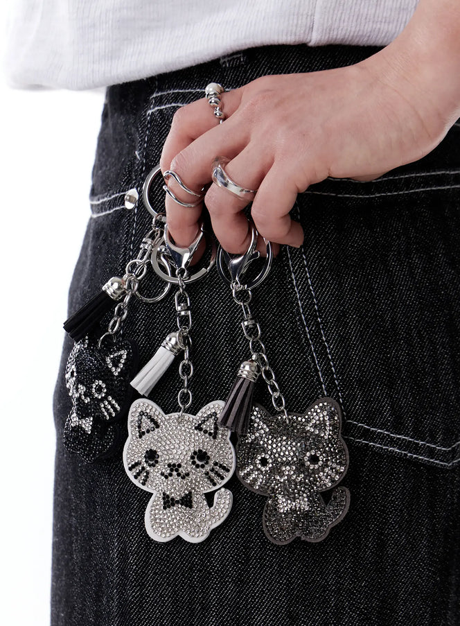 black-and-white-rhinestone-ribbon-character-keychain-ia524