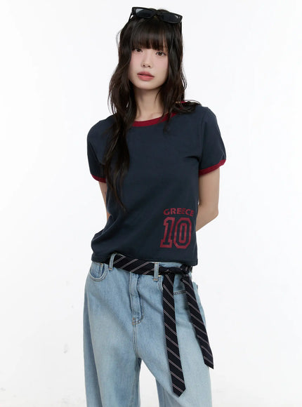 contrast-trim-graphic-baby-tee-cl507 / Dark blue
