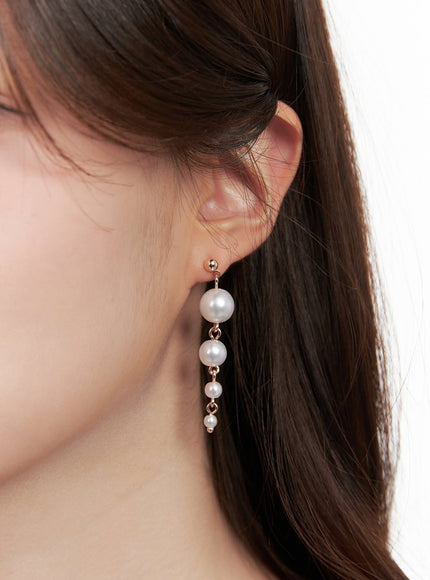 3-tier-pearl-earrings-cj515 / Gold