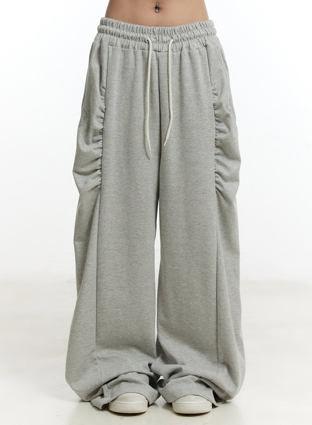 shirred-wide-fit-sweatpants-cy506 / Gray