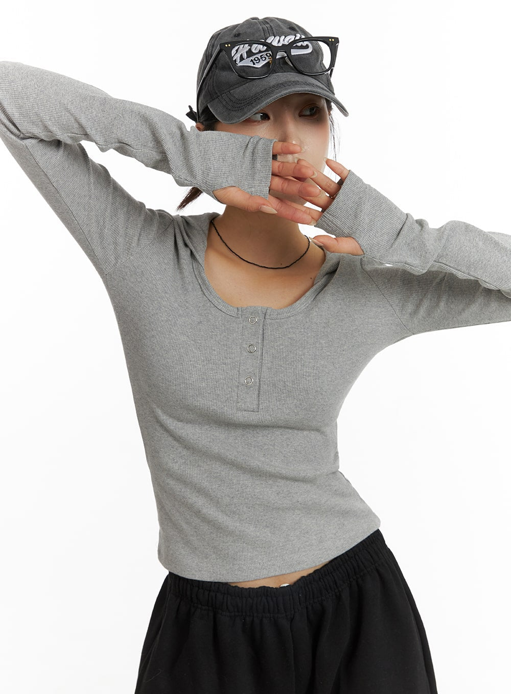 button-detail-hoodie-cf401 / Gray