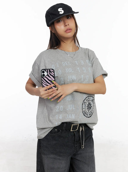 graphic-date-print-t-shirt-cm520 / Gray
