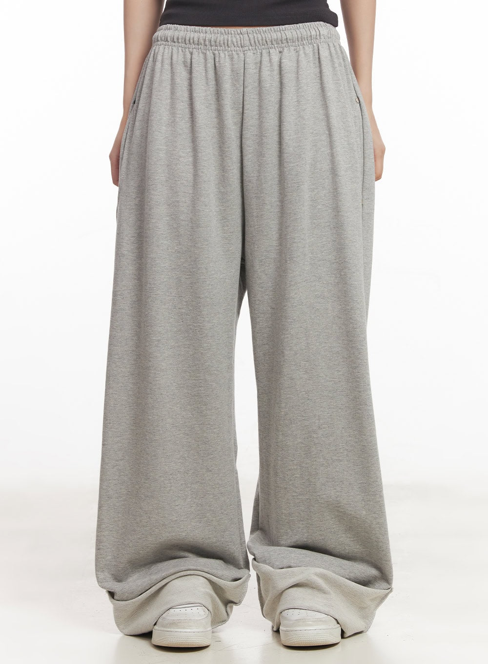 stud-roll-up-wide-fit-sweatpants-ca529 / Gray