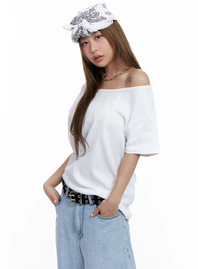 casual-off-shoulder-loose-fit-tee-cl511 / Light beige