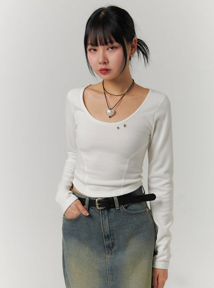 slim-u-neck-crop-top-cj422 / Light beige