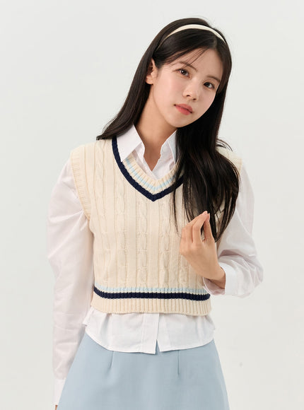 cable-v-neck-crop-vest-oo327 / Light beige
