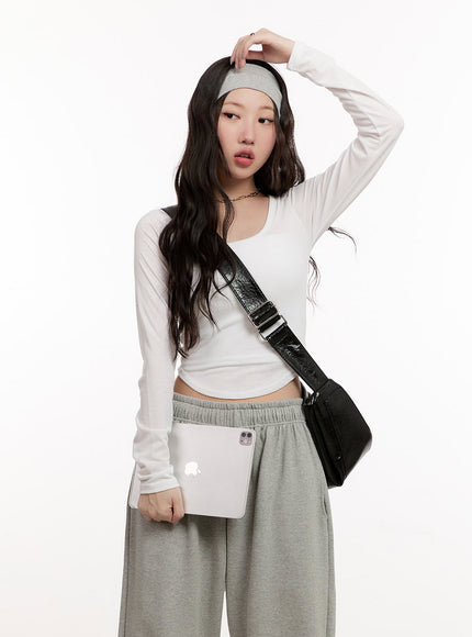 essential-cropped-long-sleeve-top-cm507 / White