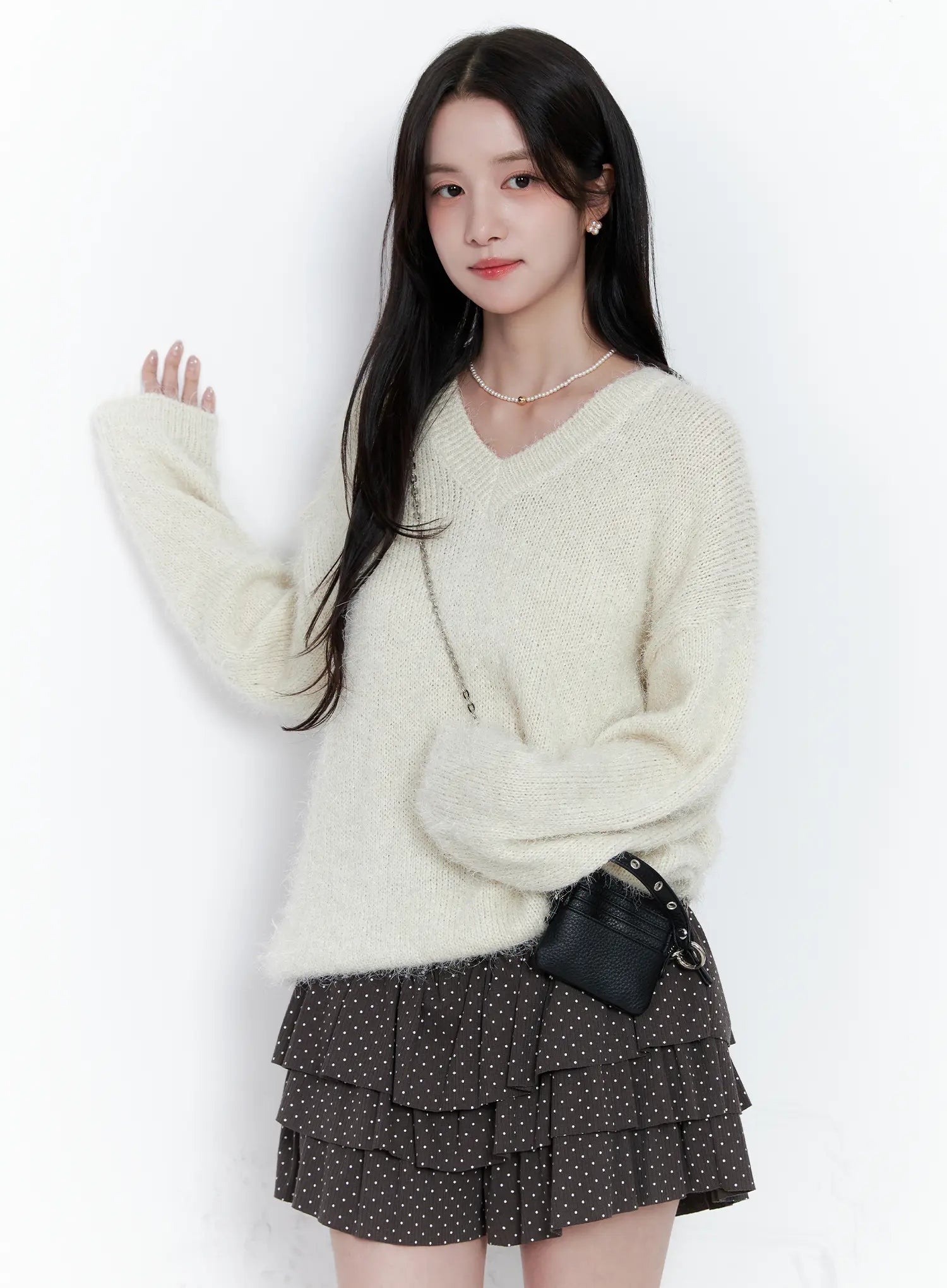 cozy-v-neck-sweater-cs519 / Light beige