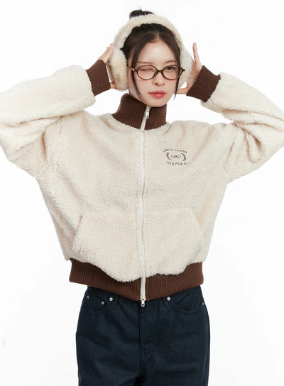 unique-high-neck-fleece-zip-up-cn519 / Light beige