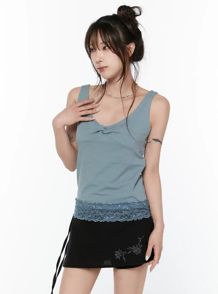 v-neck-lace-trim-sleeveless-top-cy515 / Light blue