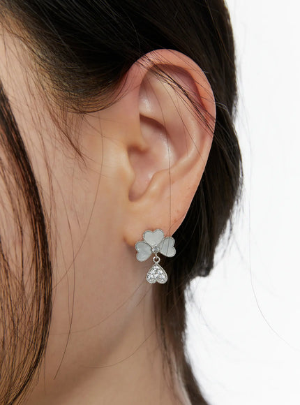 clover-drop-earrings-f502 / Silver