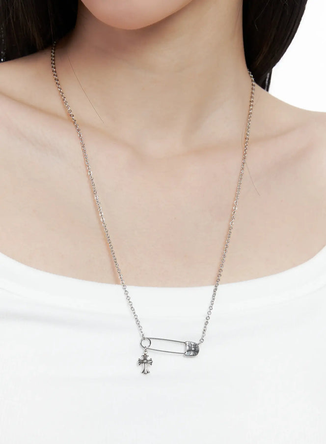 Safety Pin Necklace CO503