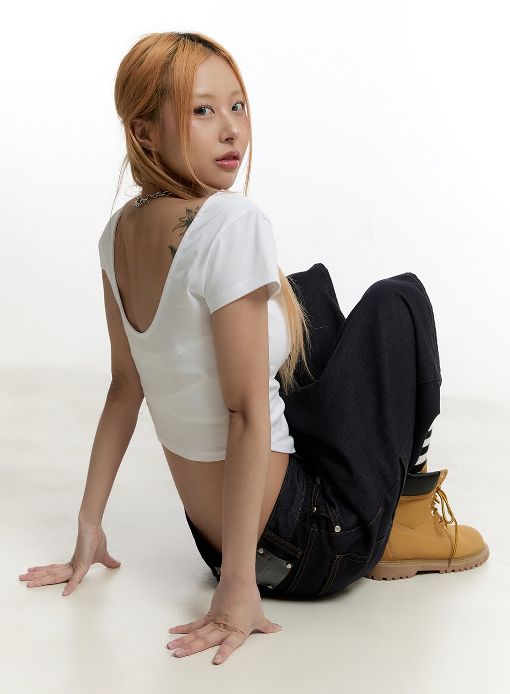 essential-backless-crop-top-cy501 / White