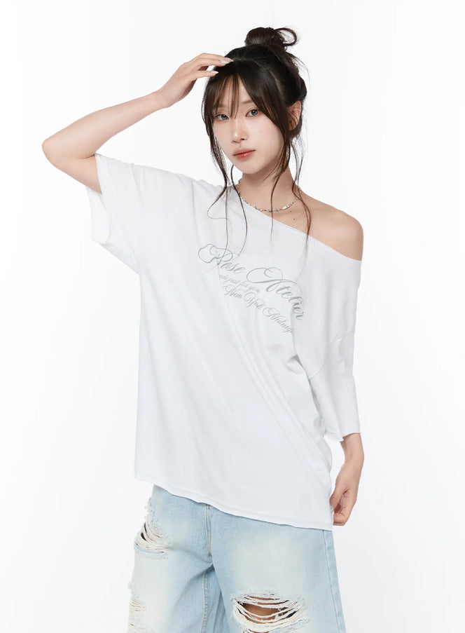 oversized-off-shoulder-graphic-tee-cy514 / White