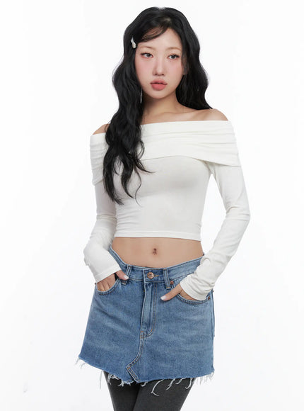 off-shoulder-cropped-long-sleeve-top-cn514 / White