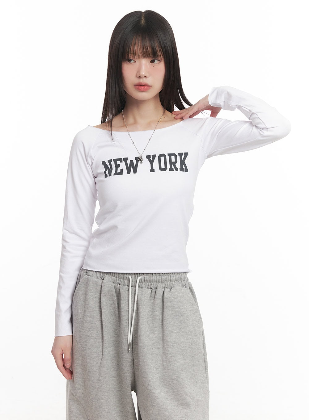 new-york-off-shoulder-graphic-top-cm519 / White