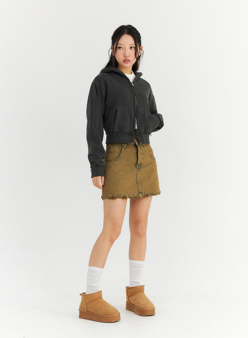 washed-destroyed-denim-mini-skirt-cn303