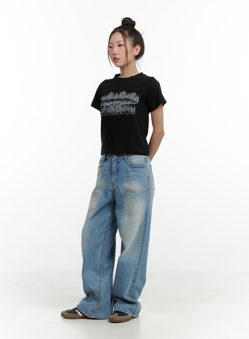 merry-go-around-cotton-graphic-crop-tee-cl410