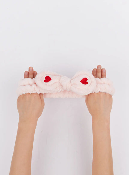 fluffy-heart-bow-headband-im527