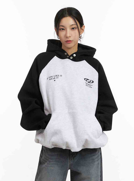 Small Graphic Print Snap Button Hoodie IJ503