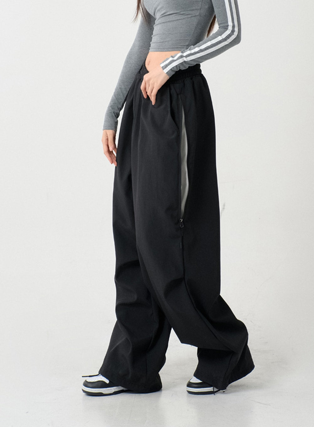 Unique Side Zipper Detailing Wide Bending Pants IS07