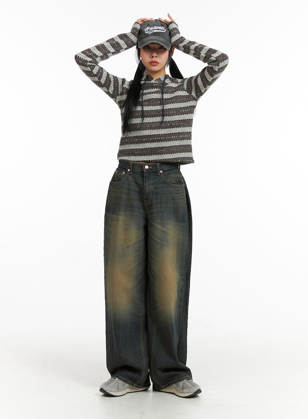 mid-waist-washed-button-wide-leg-jeans-cj411