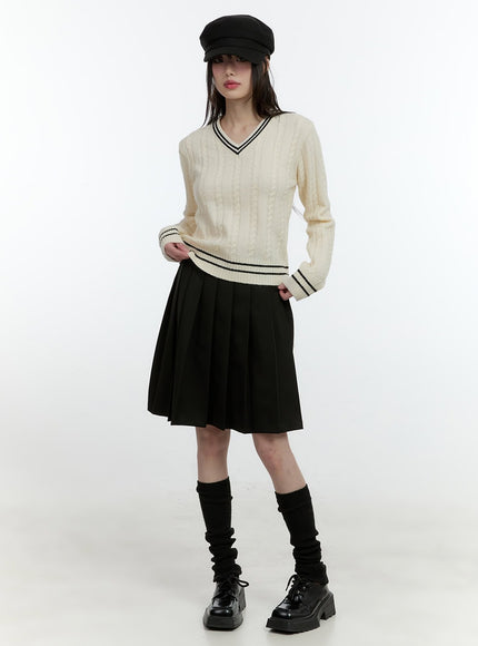 Cable-Knit V-Neck Sweater CF506