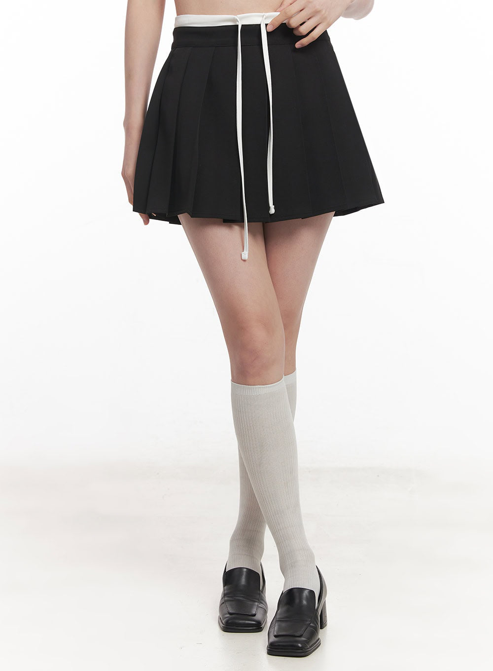 string-pleated-mini-skirt-iy513 / Black