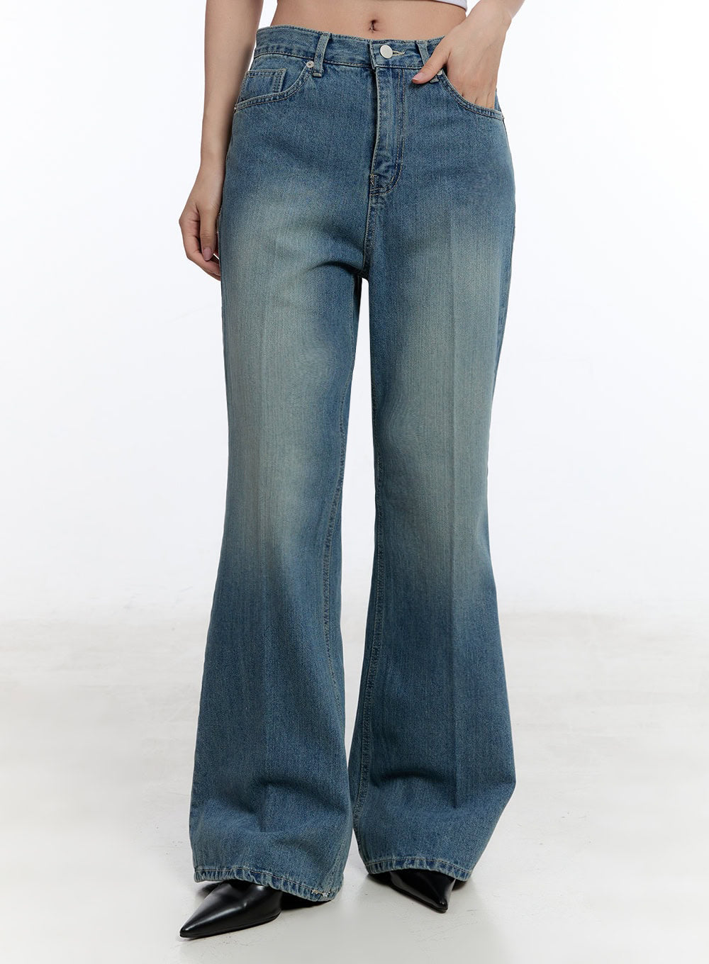 aliya-washed-bootcut-jeans-iu503