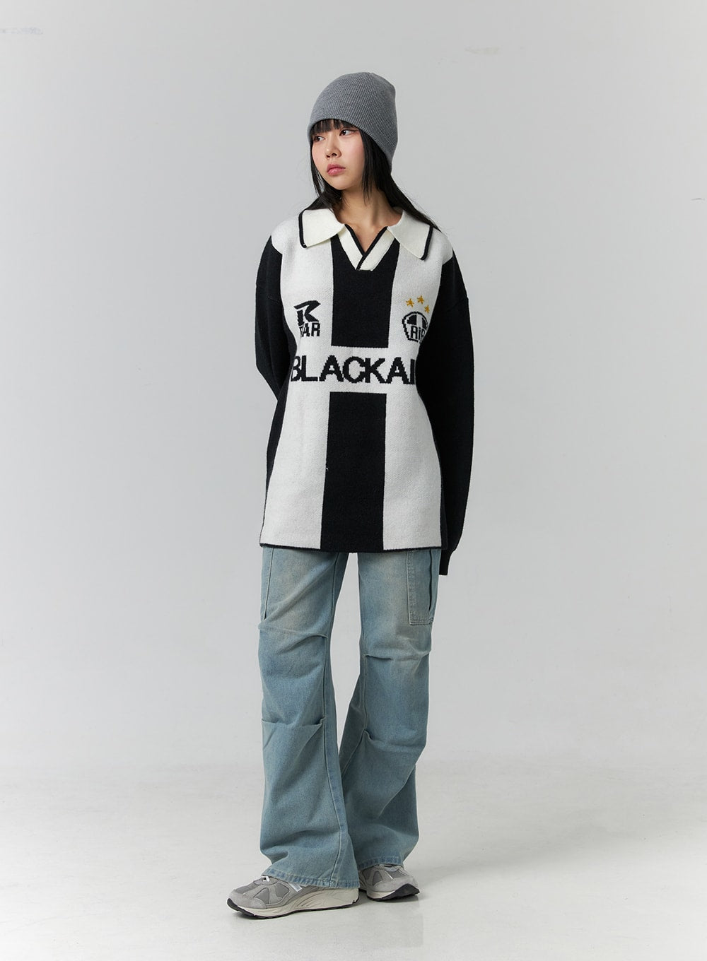 block-core-v-neck-collar-graphic-knit-sweater-unisex-cd307