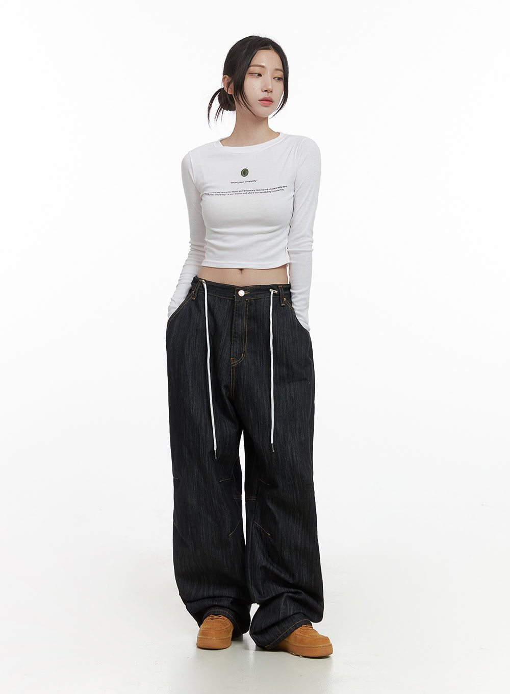 chic-letter-print-long-sleeve-crop-top-cs430