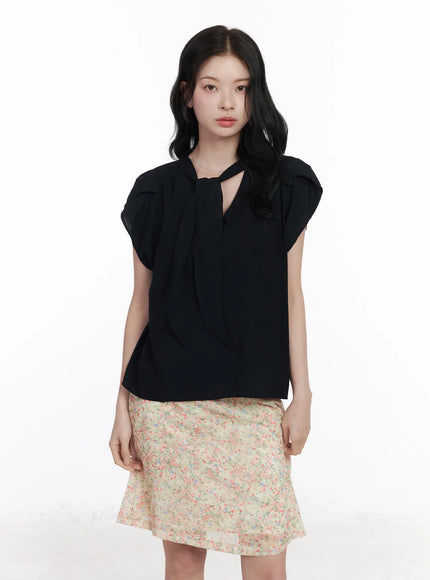 bow-tie-short-sleeve-blouse-ca509 / Black