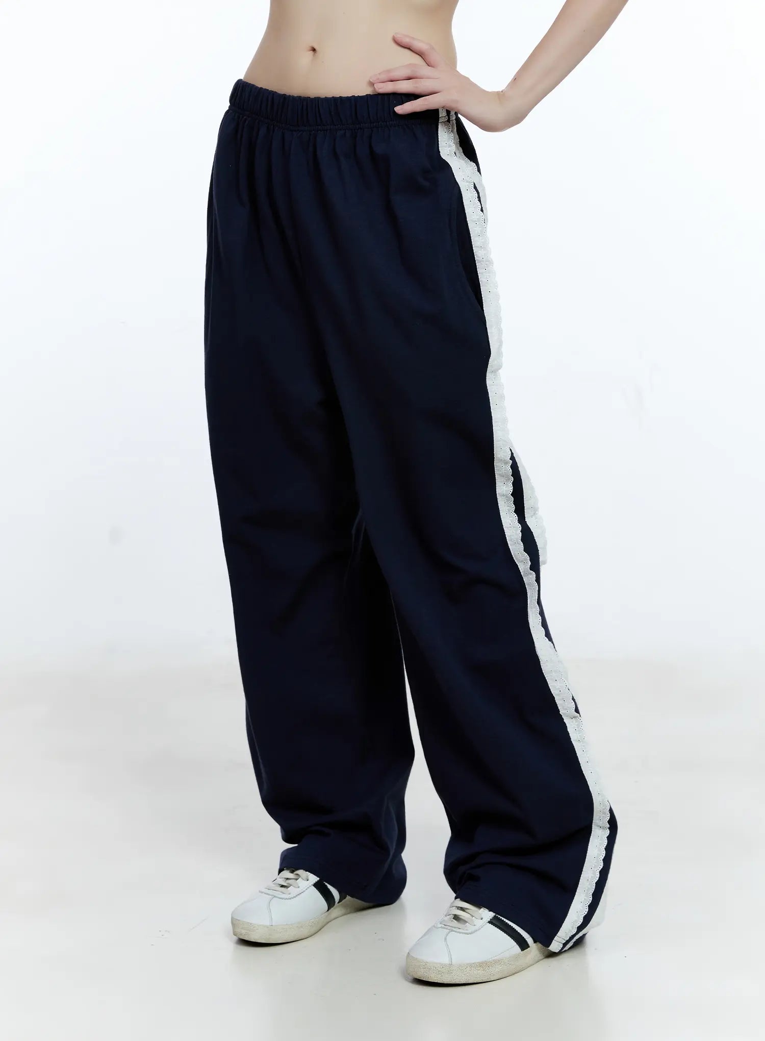 lace-trim-wide-leg-sweatpants-cg511