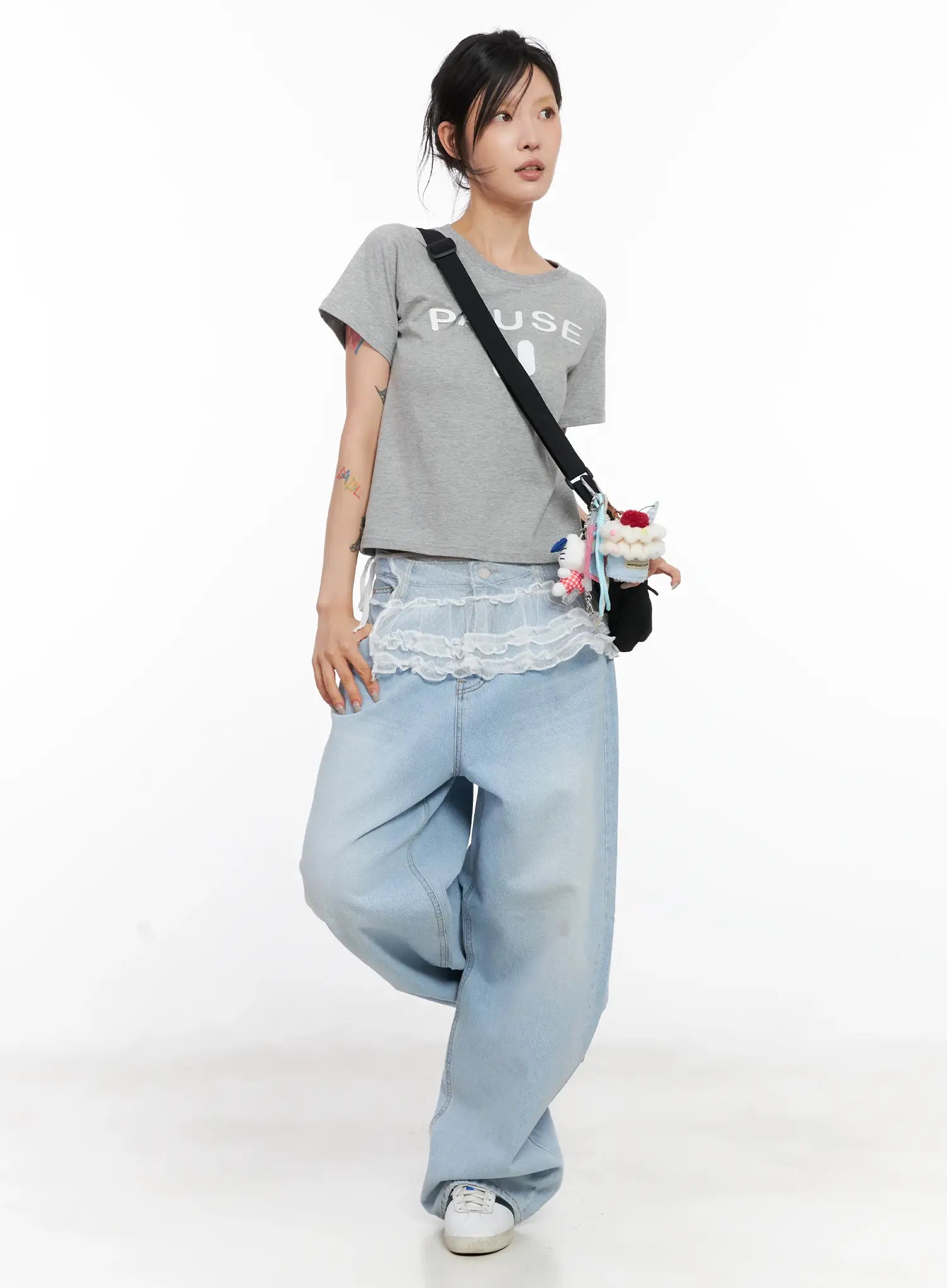 jiyoon-light-wash-relaxed-jeans-cl528