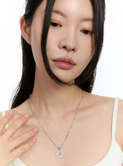 daisy-cubic-pendant-necklace-ca508