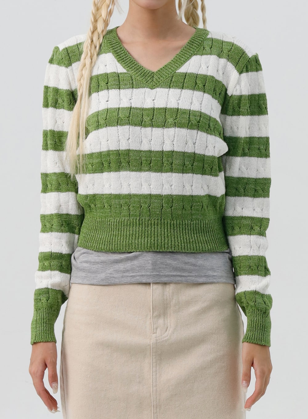striped-v-neck-sweater-is307