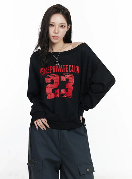 wide-neck-numeral-graphic-sweatshirt-ij528