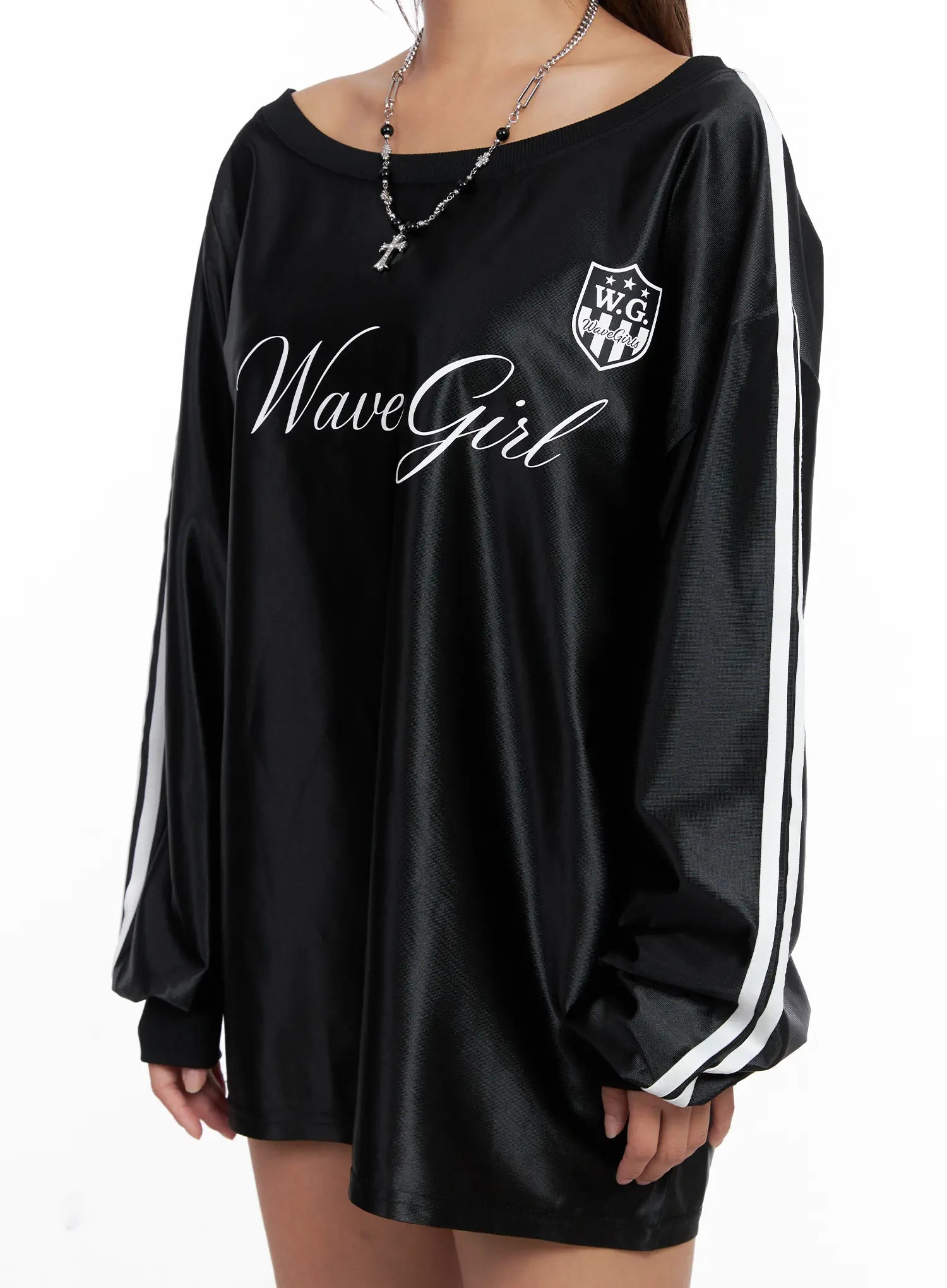 oversized-off-shoulder-graphic-long-sleeve-cs522