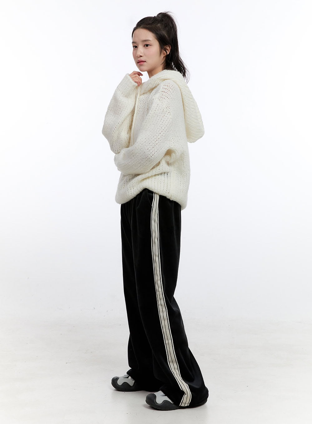 loose-knit-oversized-hoodie-on418