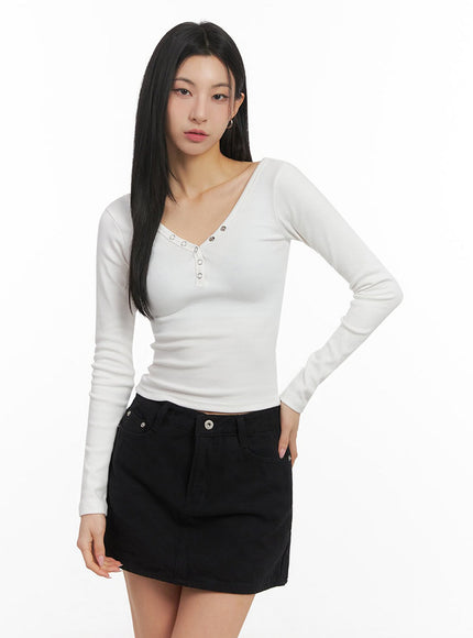 Buttoned Slim-Fit V-Neck Crop Top ID431