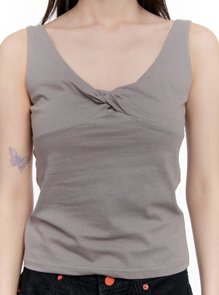 twist-detail-v-neck-sleeveless-top-cl504