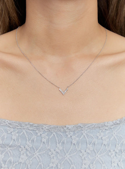 acc-strike-v-necklace-kc1008